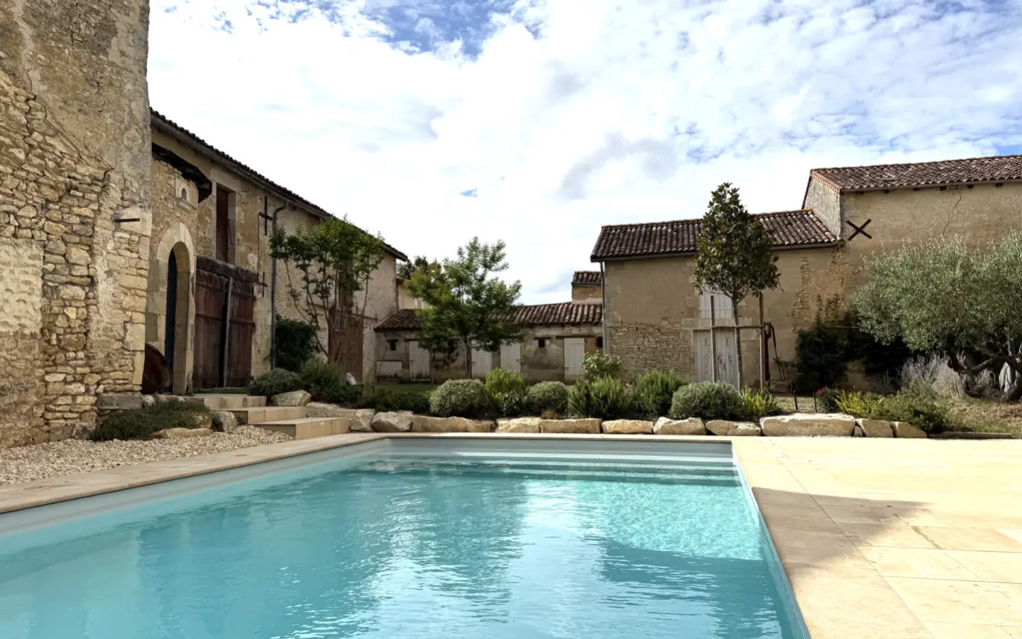 7-bedroom Maison De Maitre In Usson-du-poitou, France (287 M²)