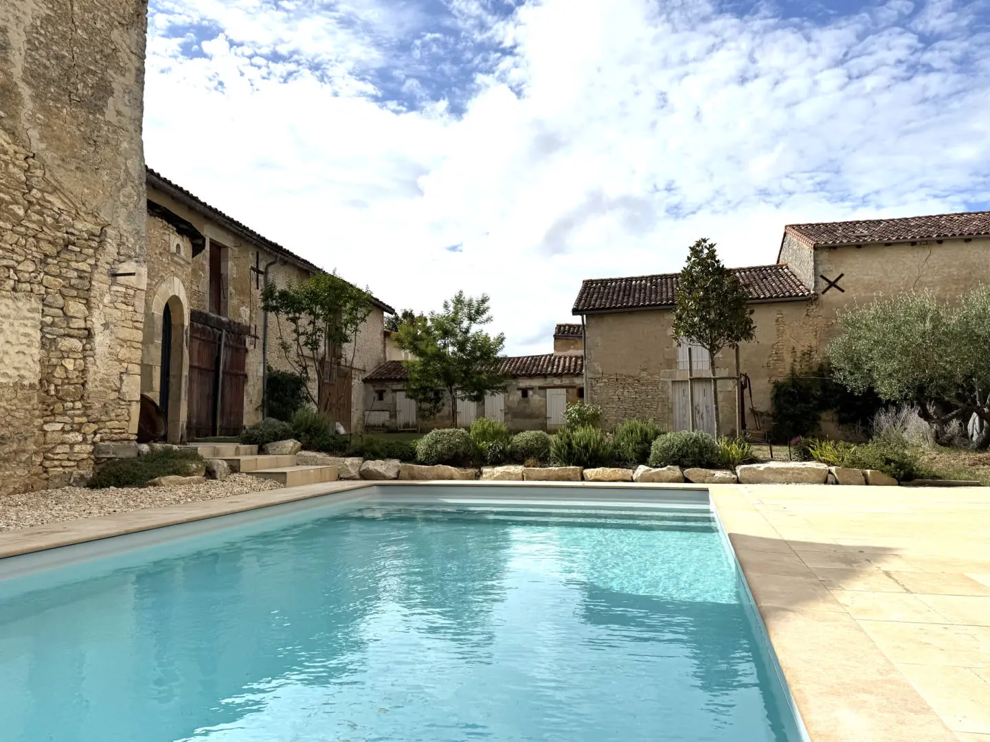 7-bedroom Maison De Maitre In Usson-du-poitou, France (287 M²)