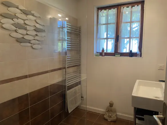 4-bedroom Country House In Bellon, France (161 M²)