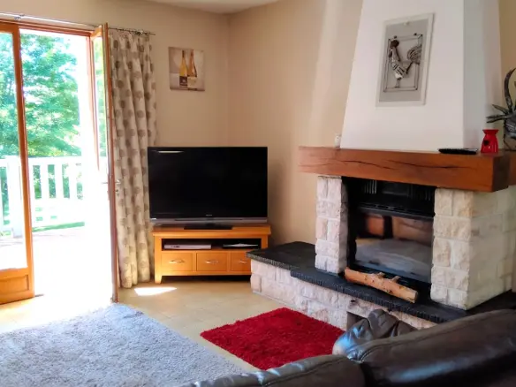 5-bedroom Country House In Pressac, France (156 M²)