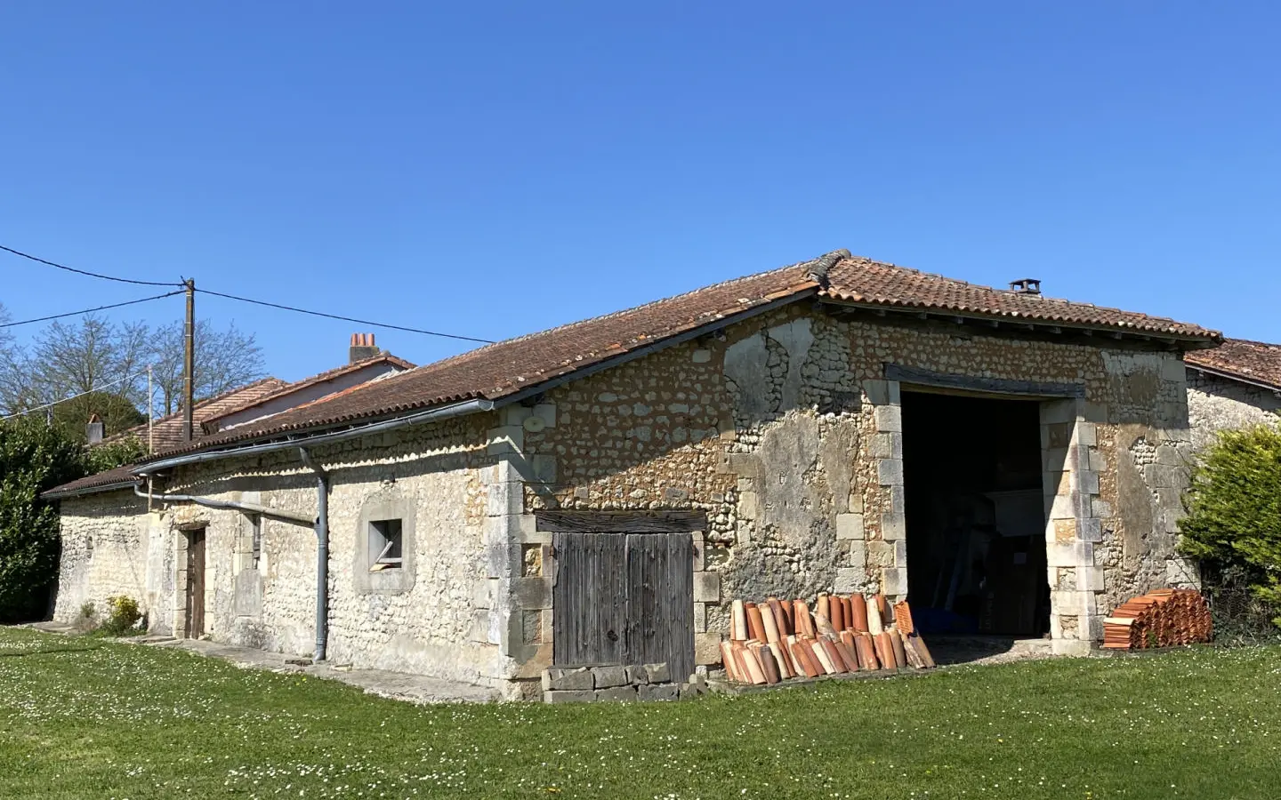 Country Property Of 190 M² With Views Near Chalais