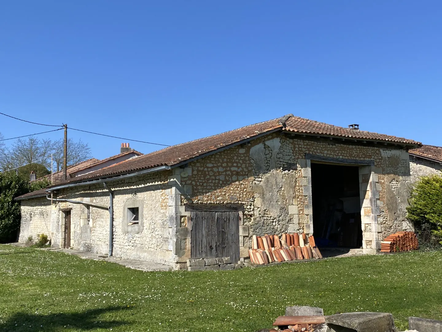 Country Property Of 190 M² With Views Near Chalais