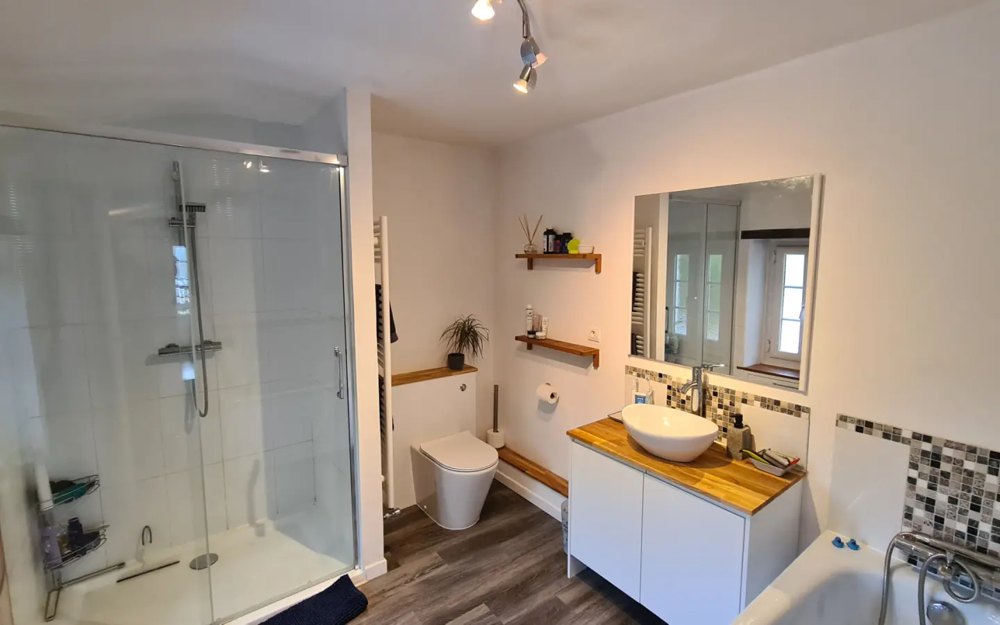 7-bedroom House In Saint-romain, France (198 M²)