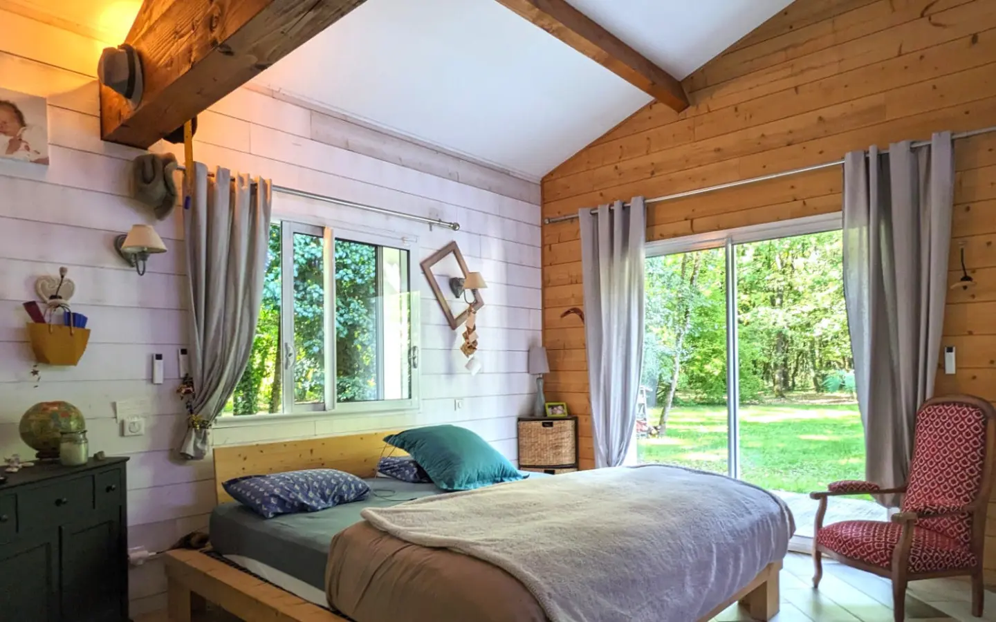 House Of 43 M² With 5 Bedrooms, Pool, Covered Terrace In Woodland Lodge, Nr Angoulême