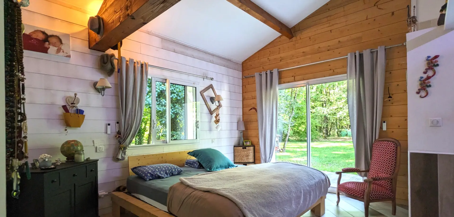 House Of 43 M² With 5 Bedrooms, Pool, Covered Terrace In Woodland Lodge, Nr Angoulême