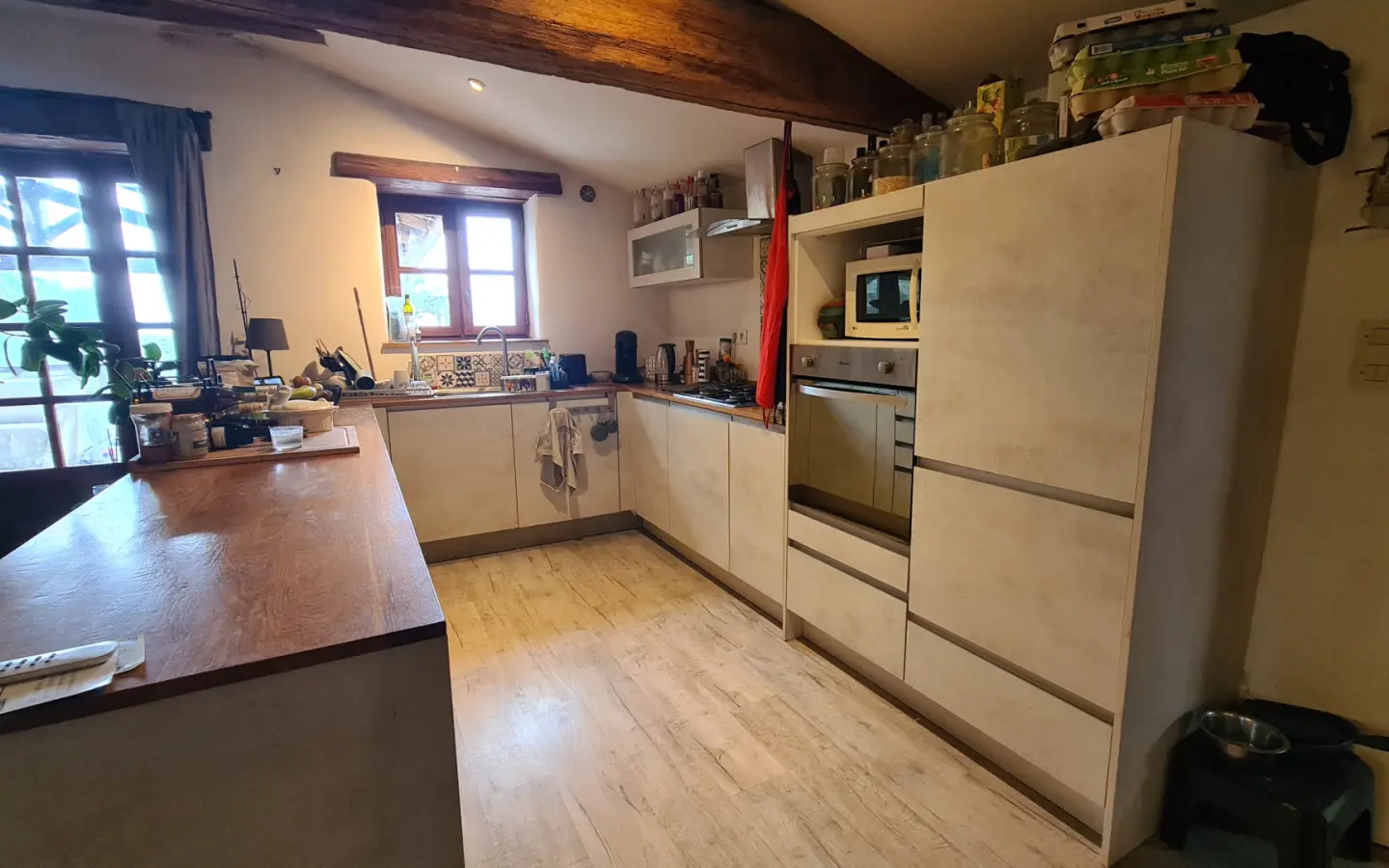 7-bedroom House In Saint-romain, France (198 M²)