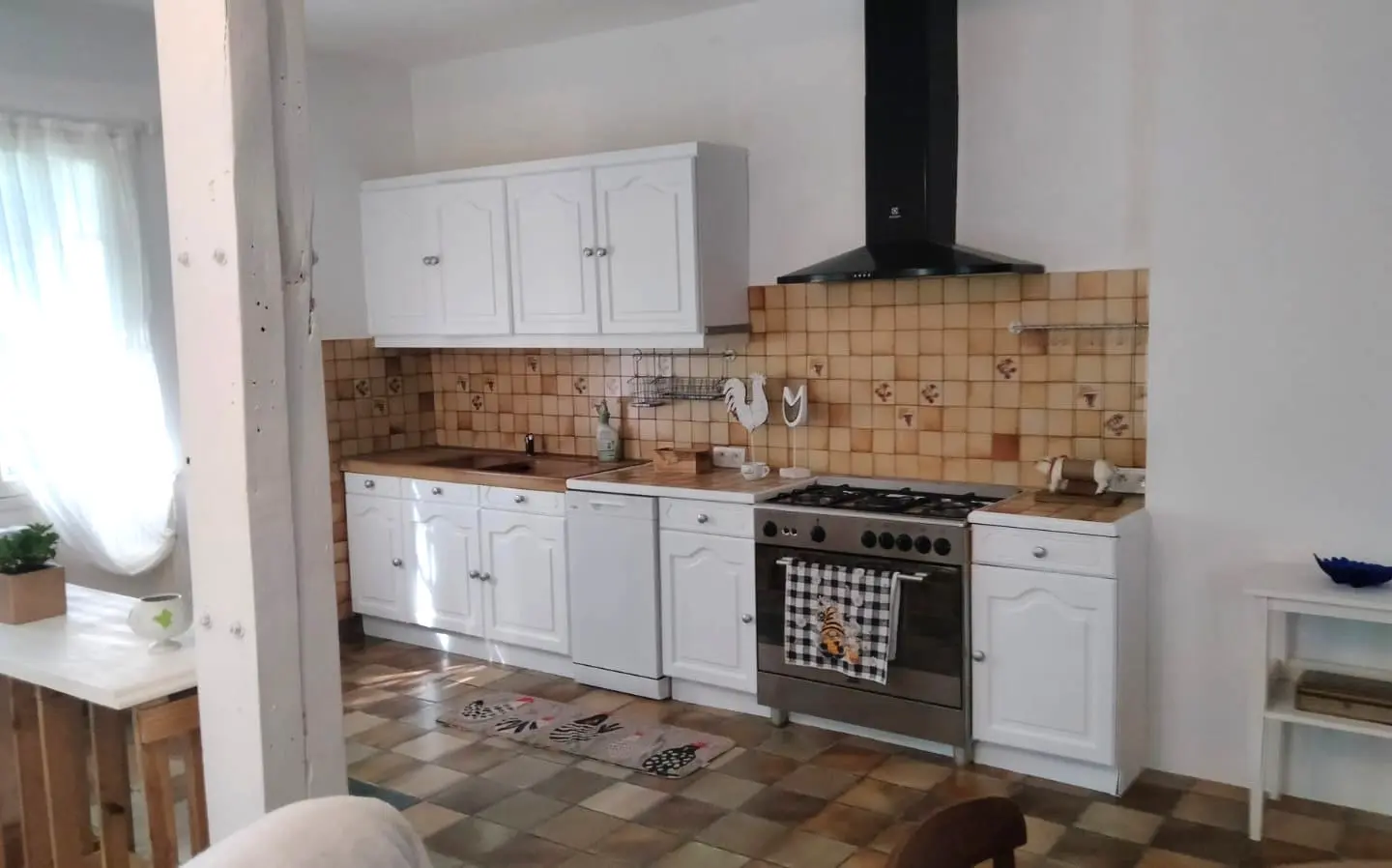 4-bedroom House In Alloue, France (143 M²)