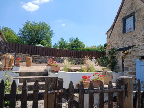 3-bedroom Country House In Jumilhac-le-grand, France (110 M²)