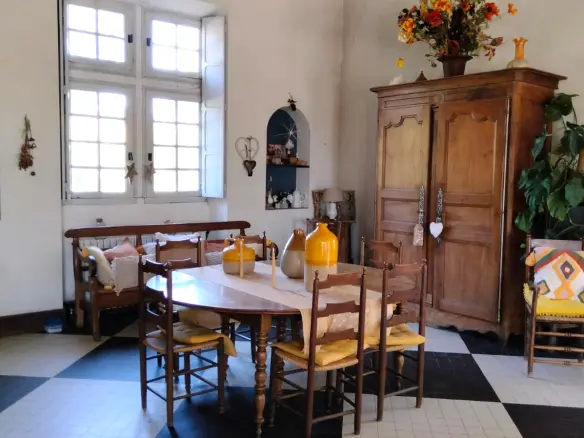 Historic Estate 15th Century, Revenue Potential, Guest Cottages, Outbuildings, 2.8 Ha