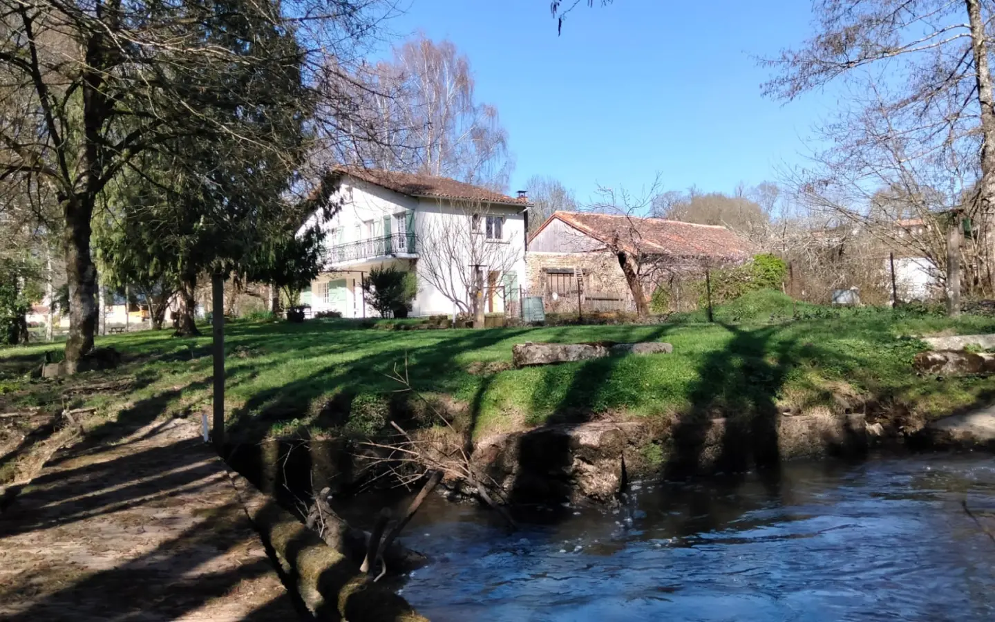 4-bedroom House In Alloue, France (143 M²)