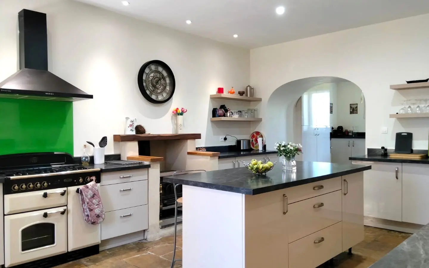 5-bedroom Manor House In Pressac, France (299 M²)