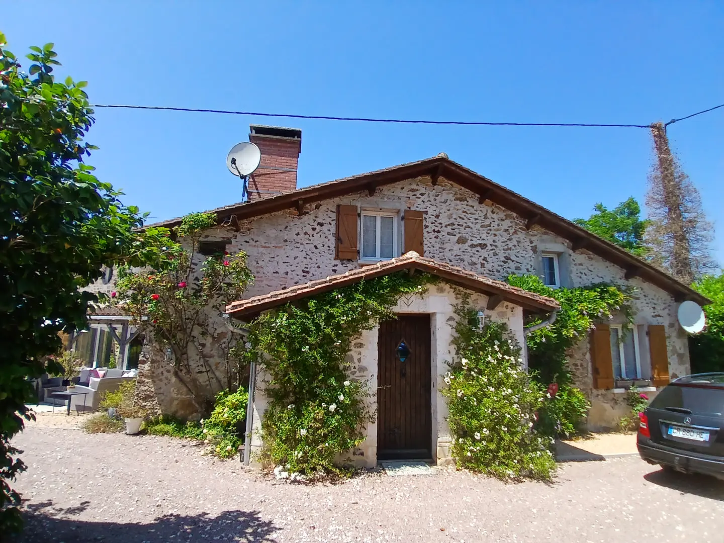 Character House Of 150 M² With Pool, Outbuildings And Garage In Dordogne Village