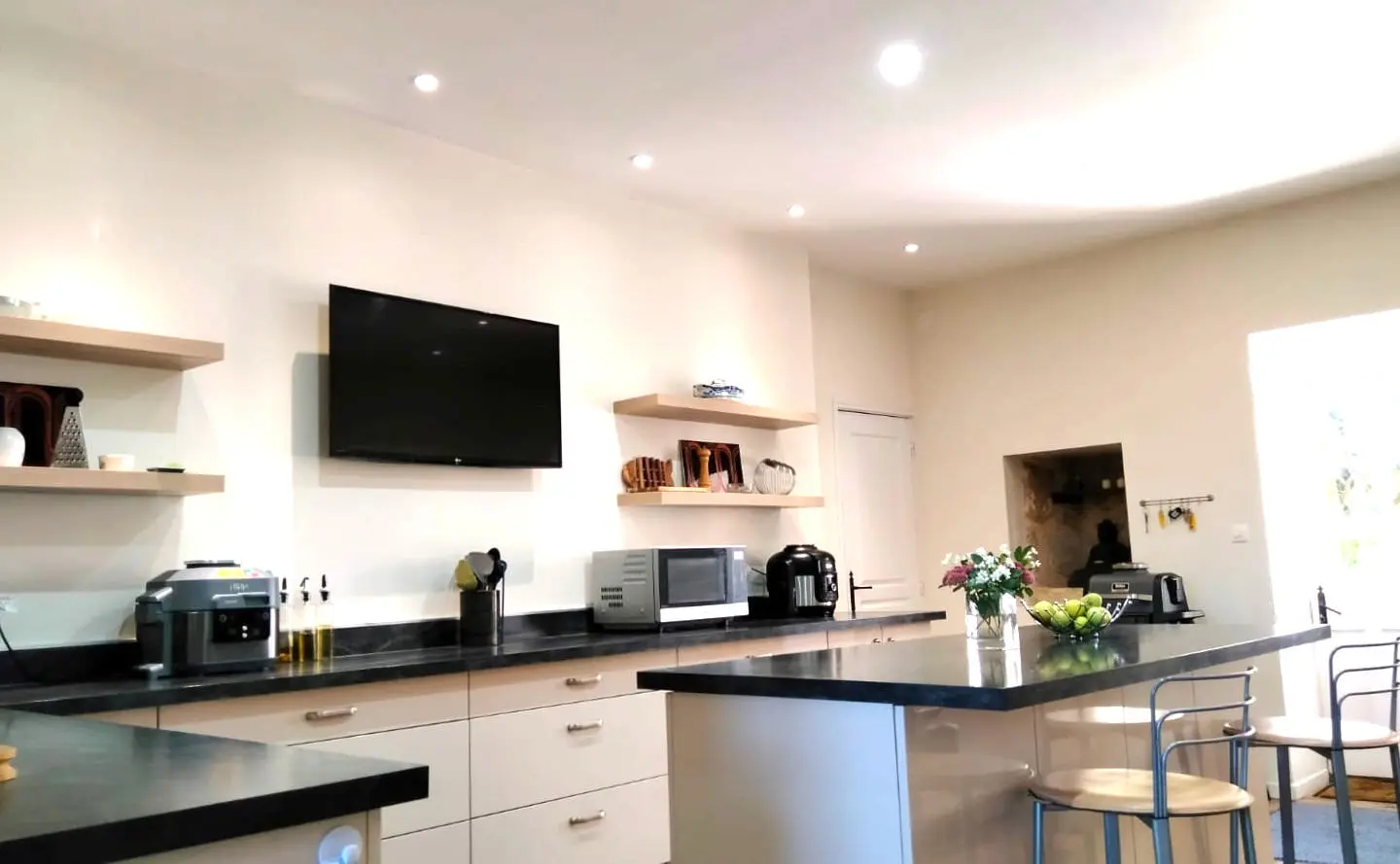 5-bedroom Manor House In Pressac, France (299 M²)