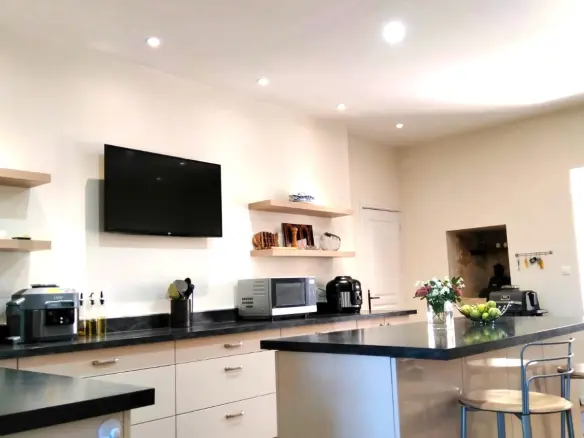 5-bedroom Manor House In Pressac, France (299 M²)