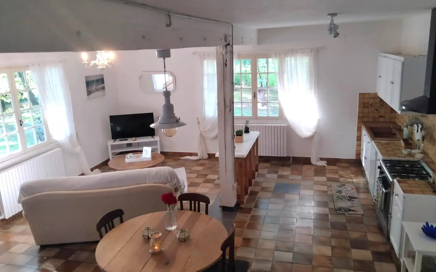 4-bedroom House In Alloue, France (143 M²)