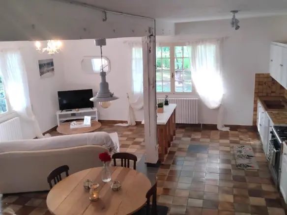 4-bedroom House In Alloue, France (143 M²)