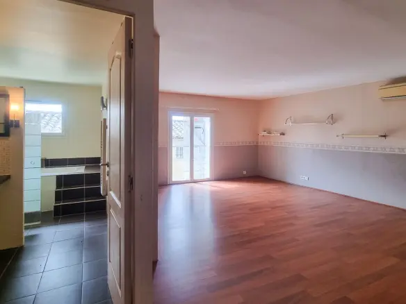 4-bedroom Village House In Rouffiac-d’aude, France (157 M²)