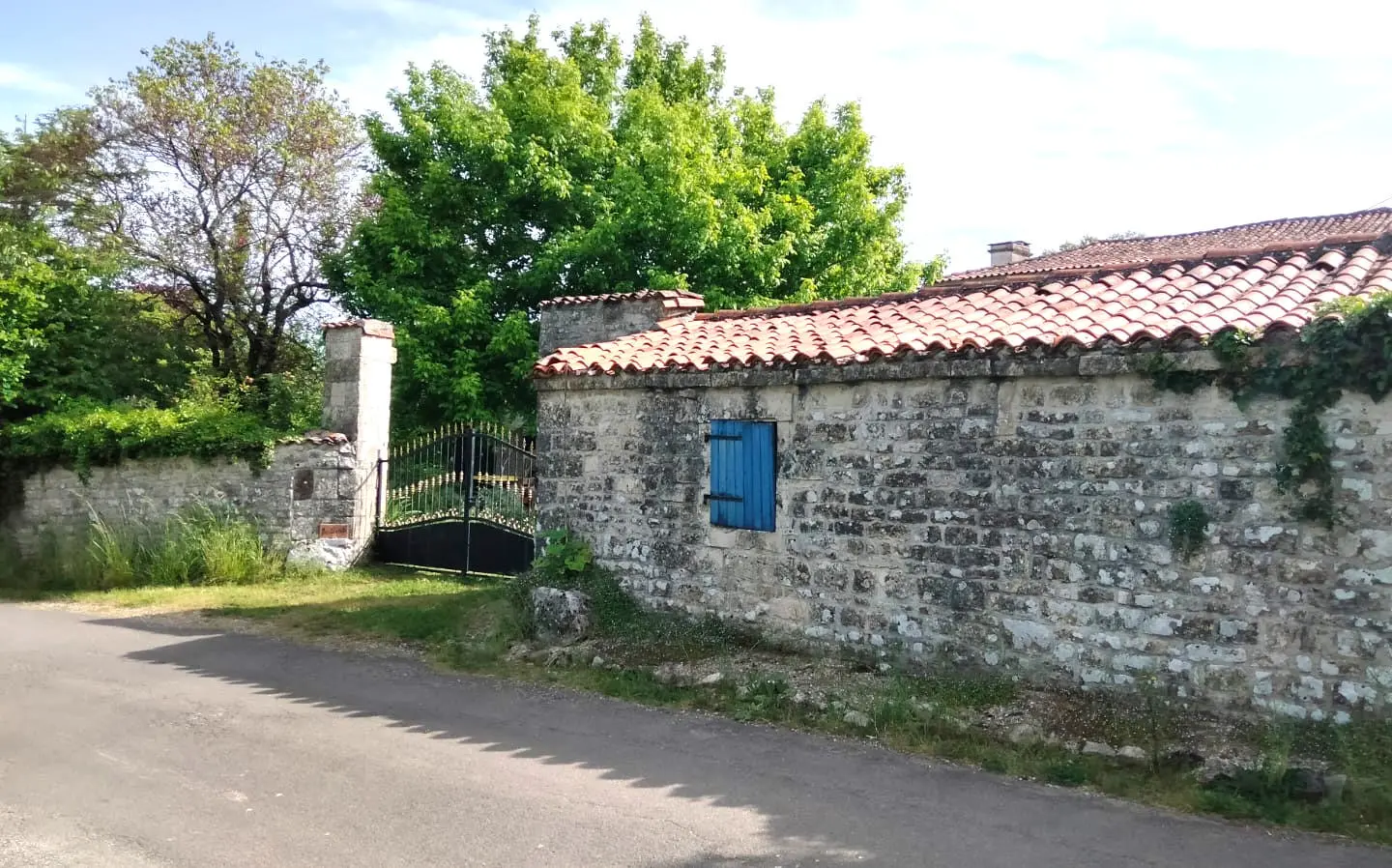 4-bedroom Country House In Fontenille, France (132 M²)