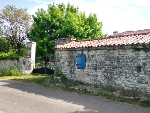 4-bedroom Country House In Fontenille, France (132 M²)