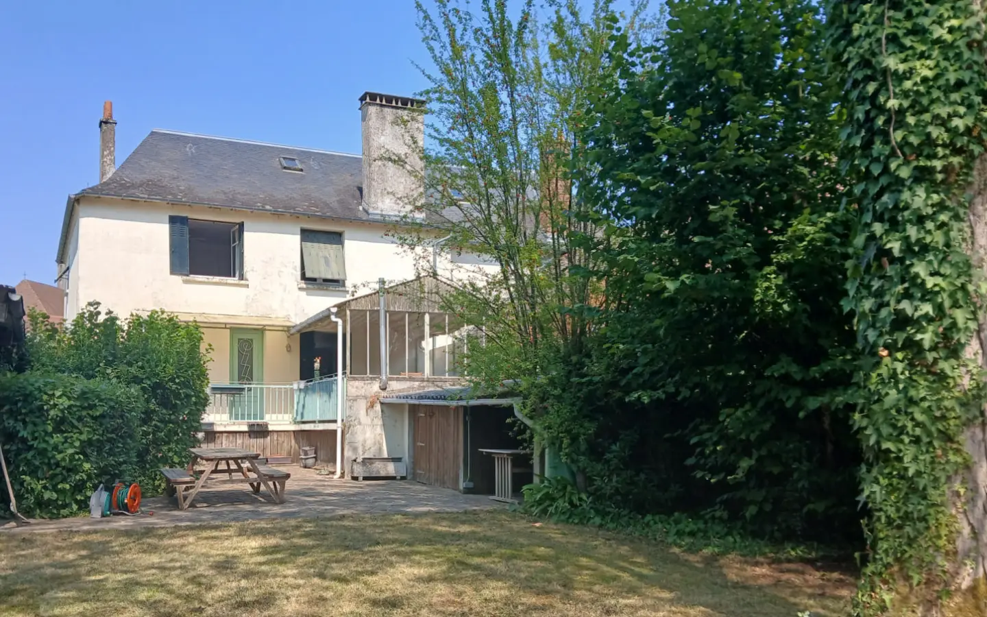 5-bedroom House In Saint-priest-les-fougeres, France (163 M²)