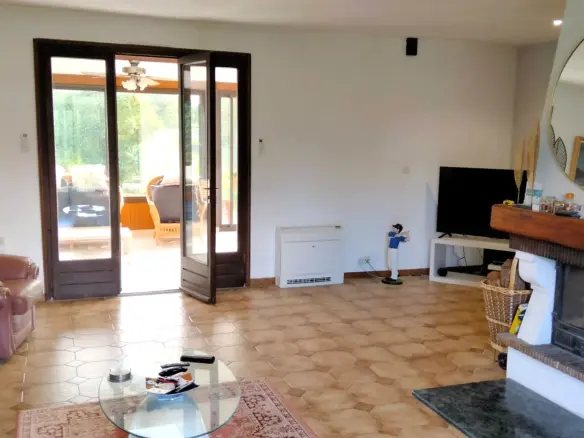 4-bedroom House In Val-de-bonnieure, France (170 M²)