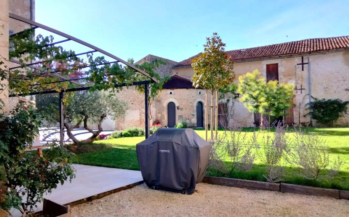 7-bedroom Maison De Maitre In Usson-du-poitou, France (287 M²)