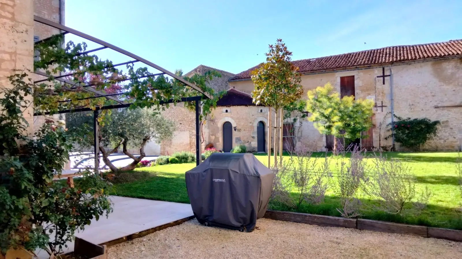 7-bedroom Maison De Maitre In Usson-du-poitou, France (287 M²)