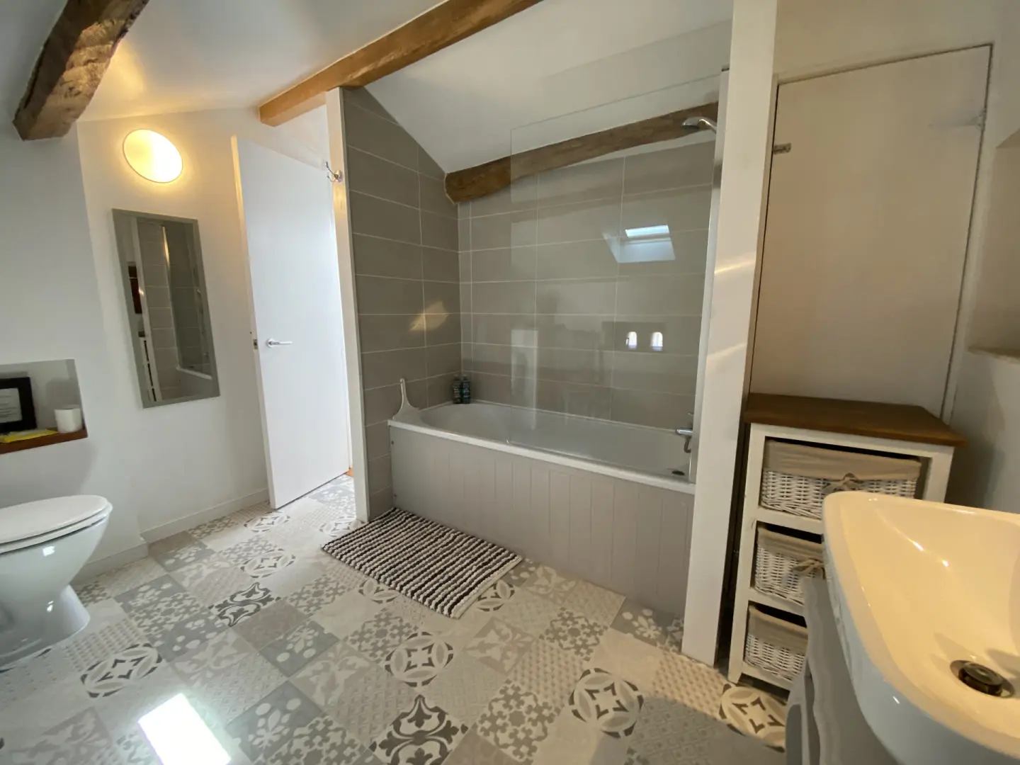 House Of 130 M² With Outbuildings And Land In Les Essards