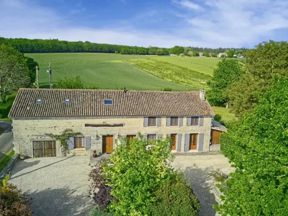 5-bedroom Country House In Lorigne, France (287 M²)