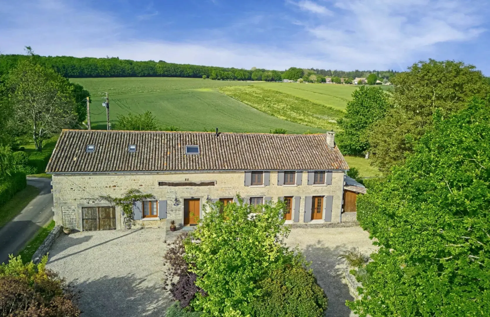 5-bedroom Country House In Lorigne, France (287 M²)
