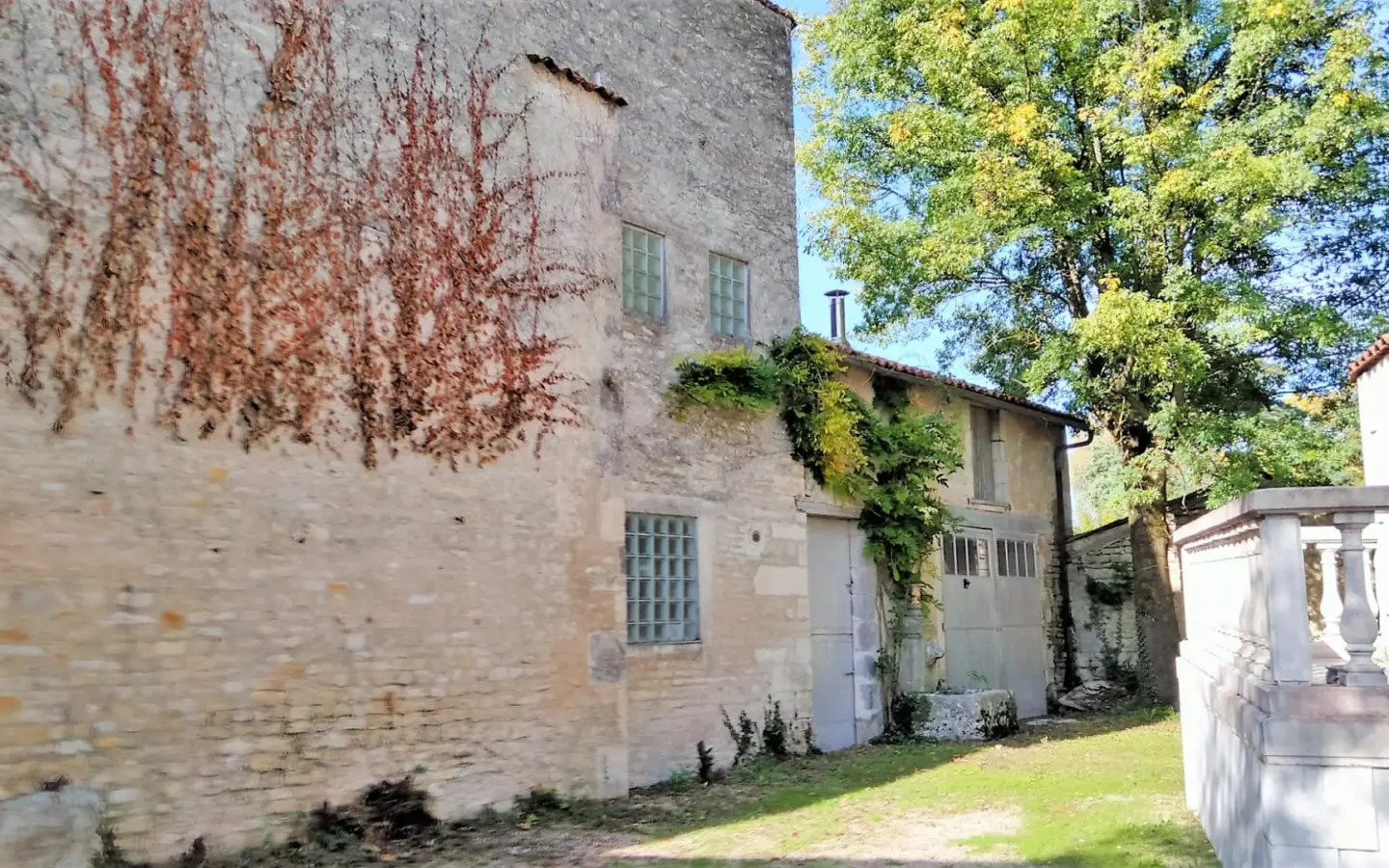 Maison De Maître Of 5 Bed With Pool, Gîte, Fast Internet In Nr. Angoulême