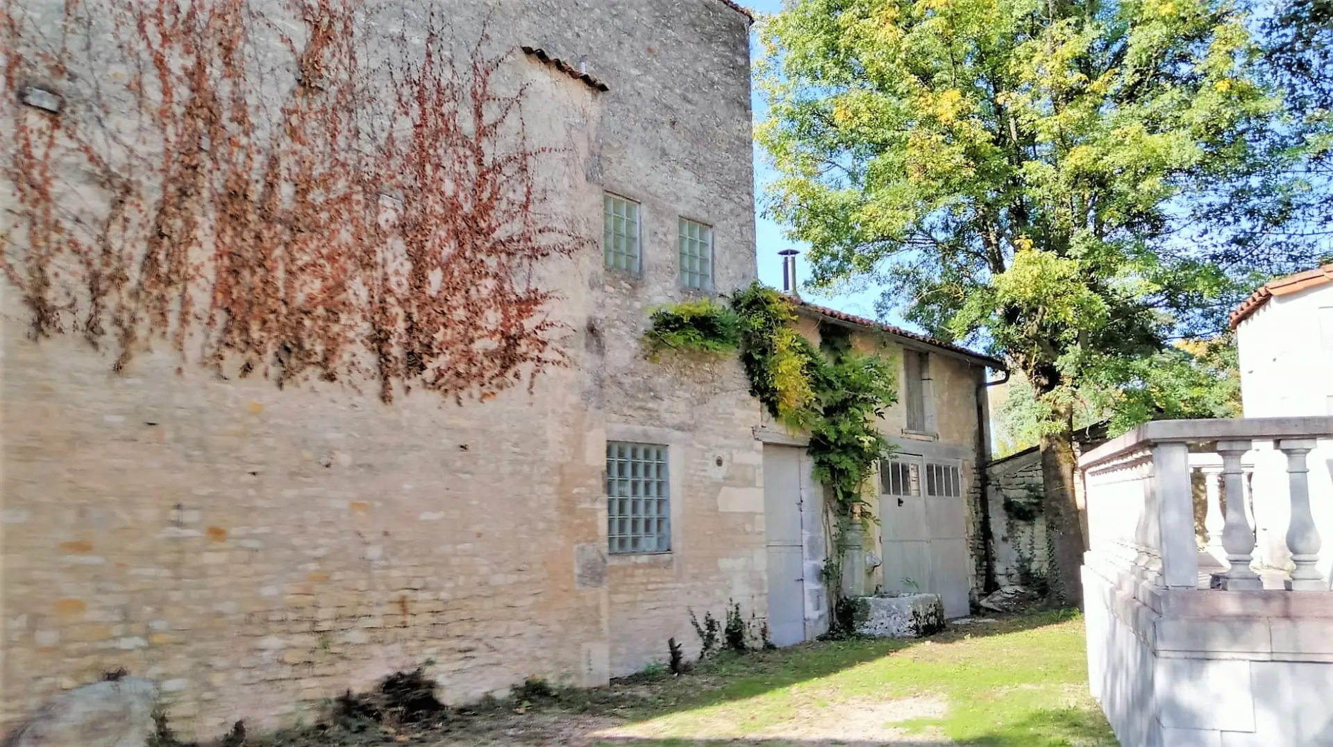 Maison De Maître Of 5 Bed With Pool, Gîte, Fast Internet In Nr. Angoulême
