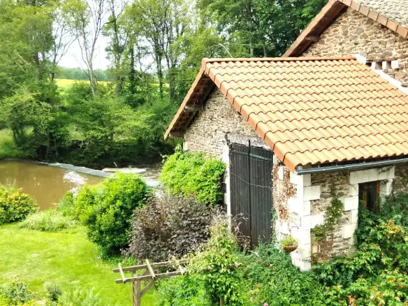 House Of 100 M² With 4 Beds, Riverside, Outbuildings, Views In Old Mill