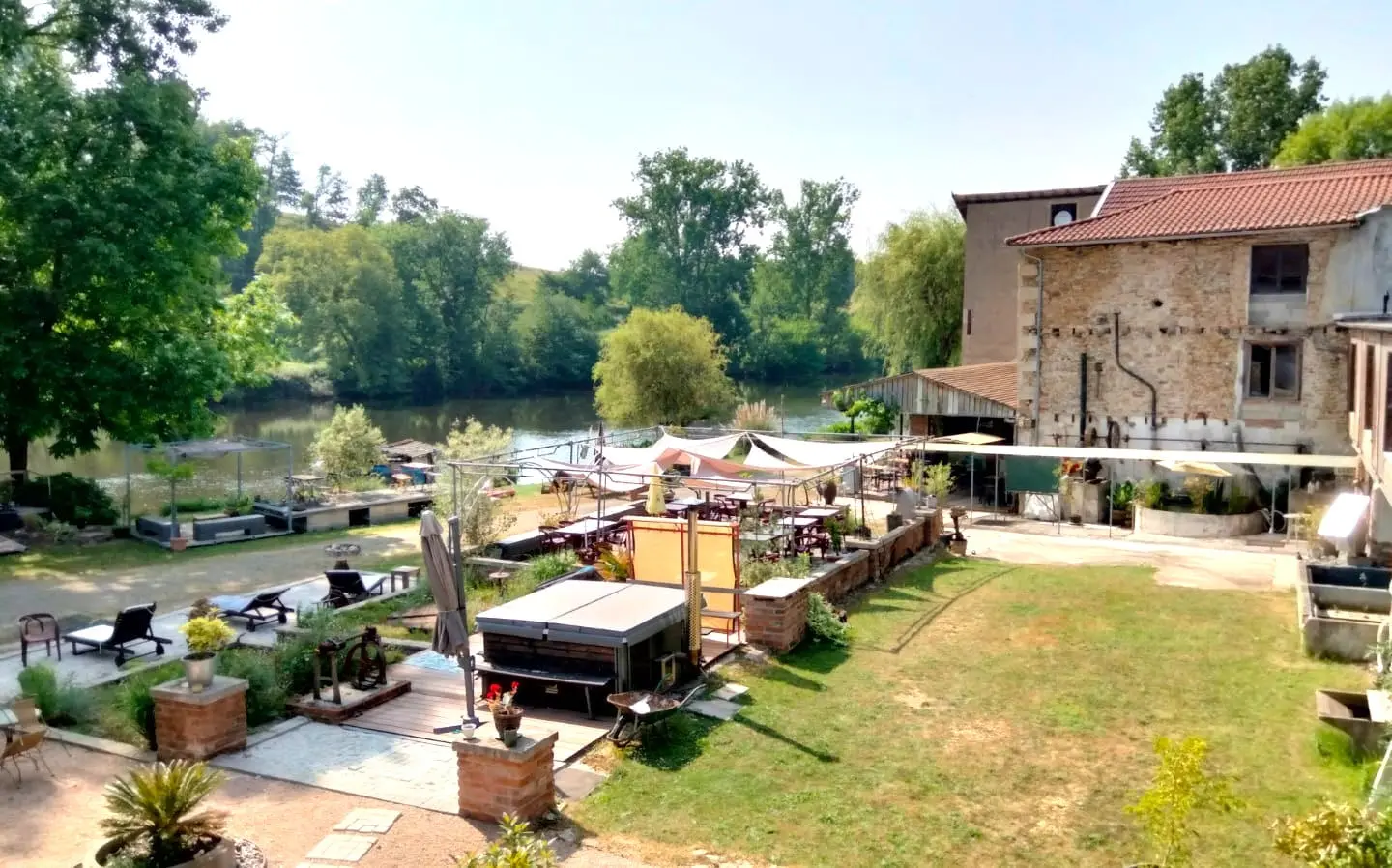 2-bedroom House In Saint-junien, France (173 M²)