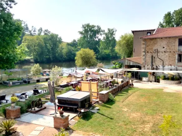 2-bedroom House In Saint-junien, France (173 M²)