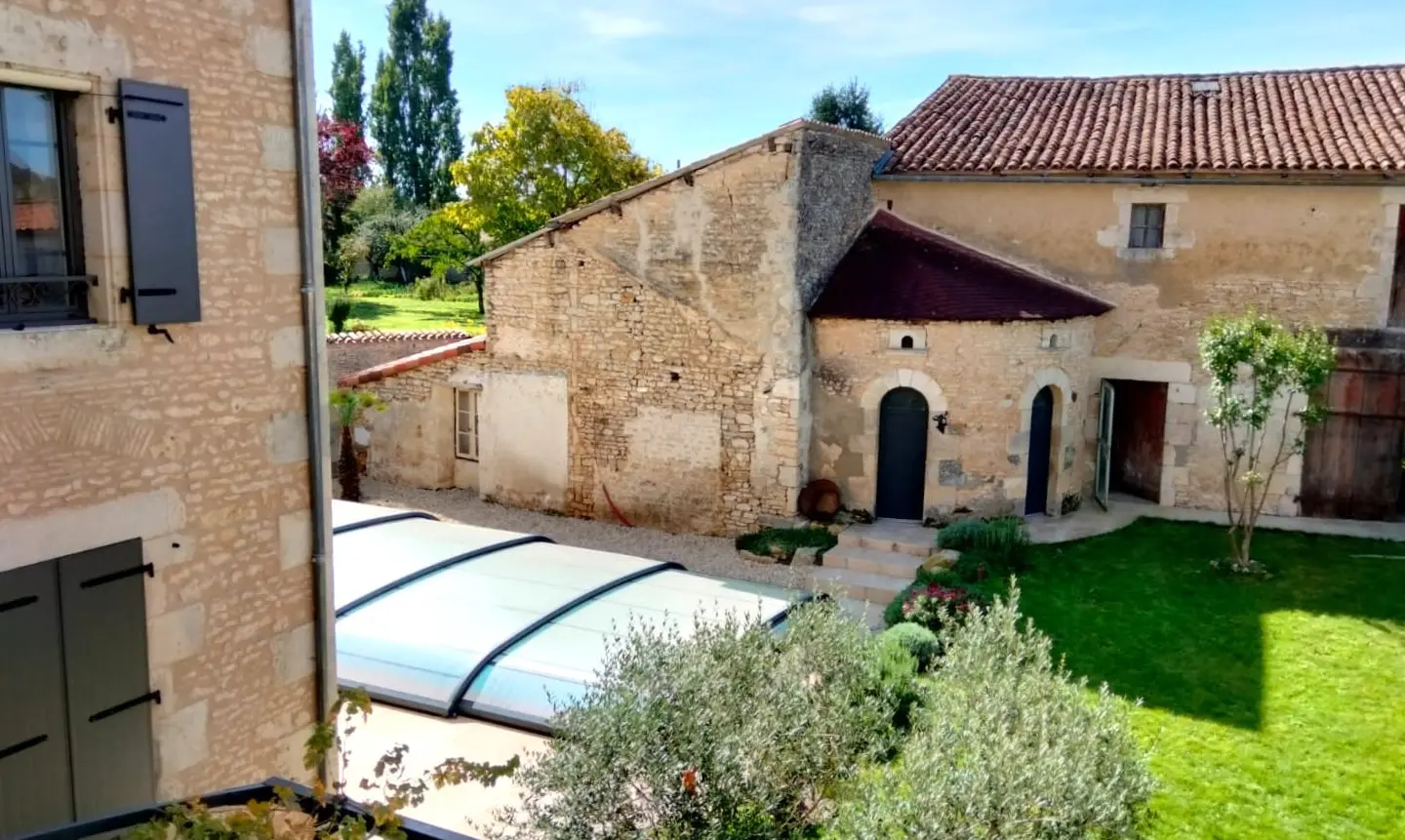 7-bedroom Maison De Maitre In Usson-du-poitou, France (287 M²)