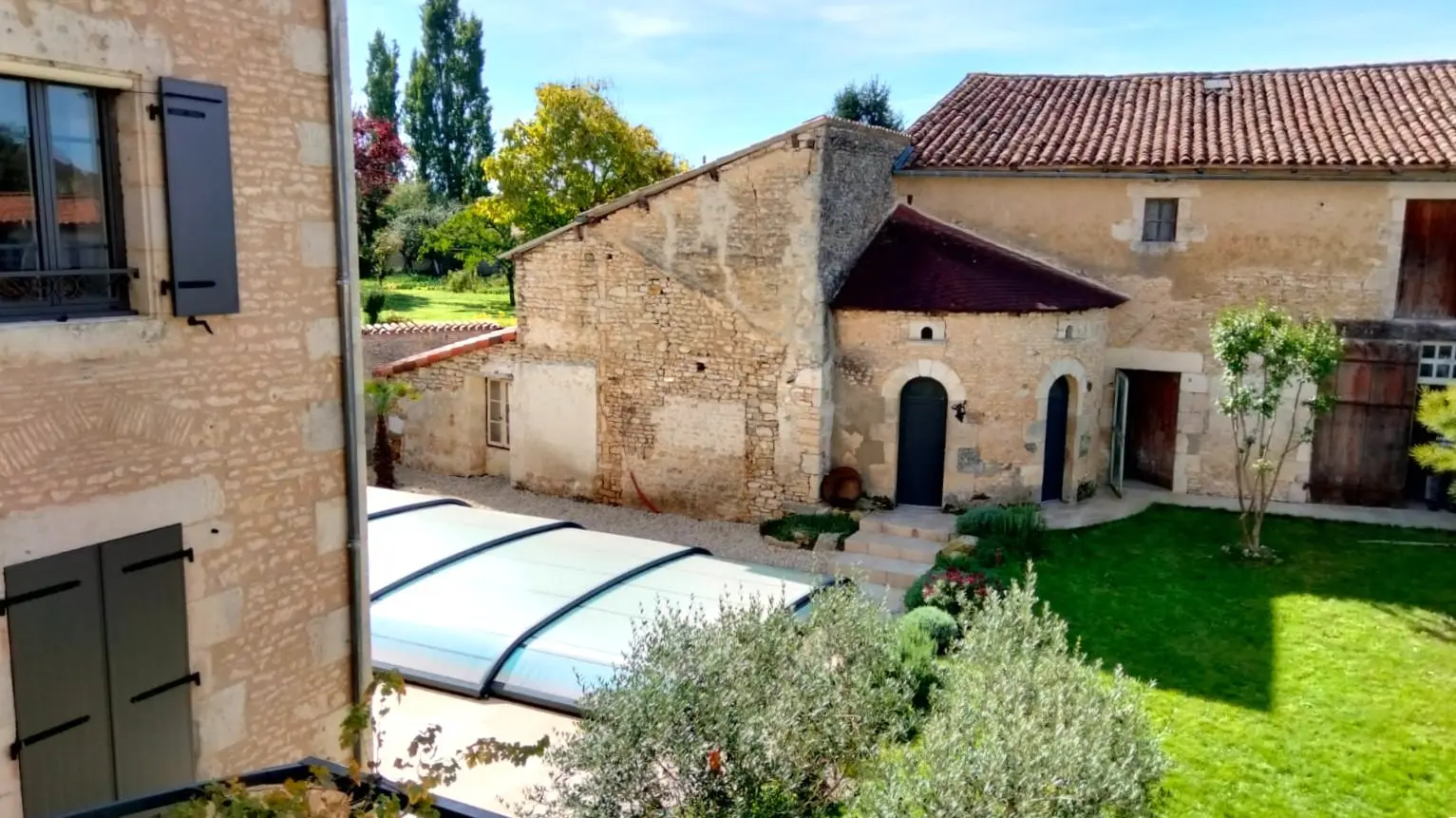 7-bedroom Maison De Maitre In Usson-du-poitou, France (287 M²)