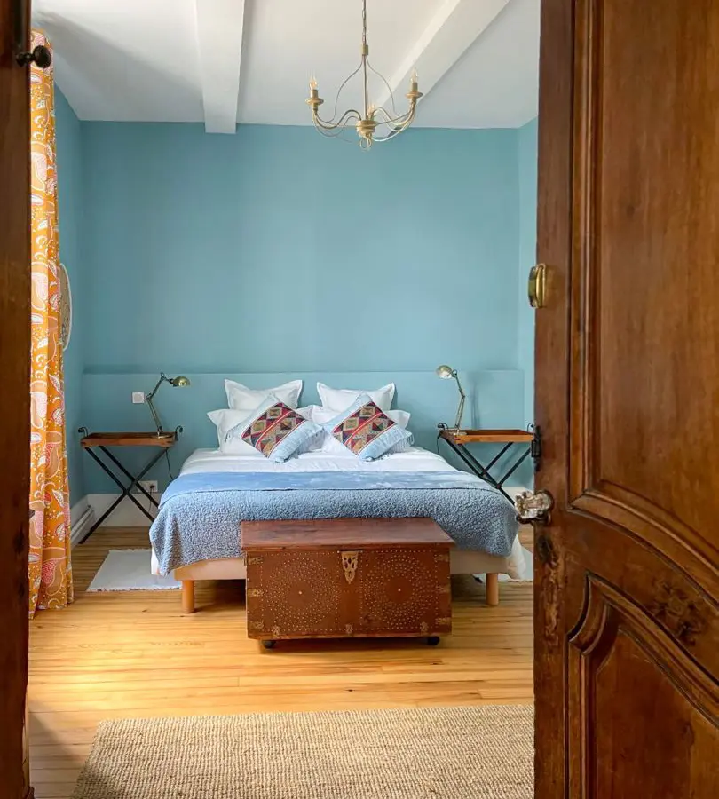 Input: “piso En Venta En Barcelona, 120m2, Con Cocina Equipada Y 3 Habitaciones”
Output: Apartment Of 120 M² With Equipped Kitchen And 3 Bedrooms In Barcelona