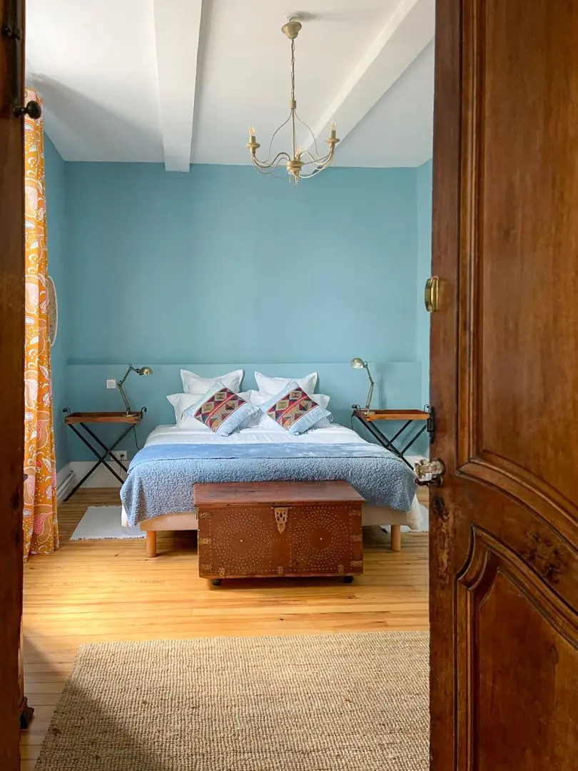 Input: “piso En Venta En Barcelona, 120m2, Con Cocina Equipada Y 3 Habitaciones”
Output: Apartment Of 120 M² With Equipped Kitchen And 3 Bedrooms In Barcelona
