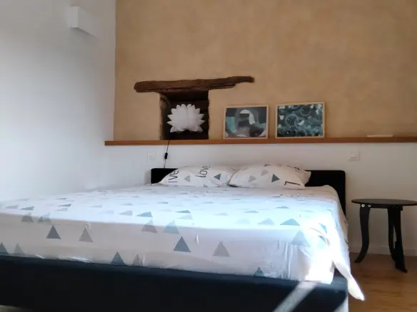 4-bedroom Country House In Pressac, France (163 M²)