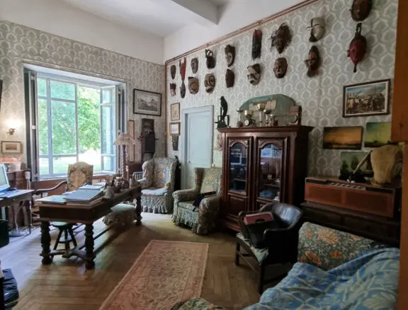 Aude. Authentic 16th Century Château, 3 Independent Cottages. 14 Acres.