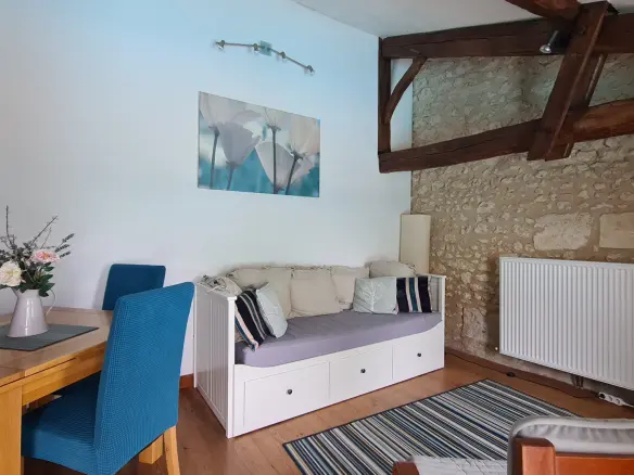 7-bedroom House In Saint-romain, France (198 M²)