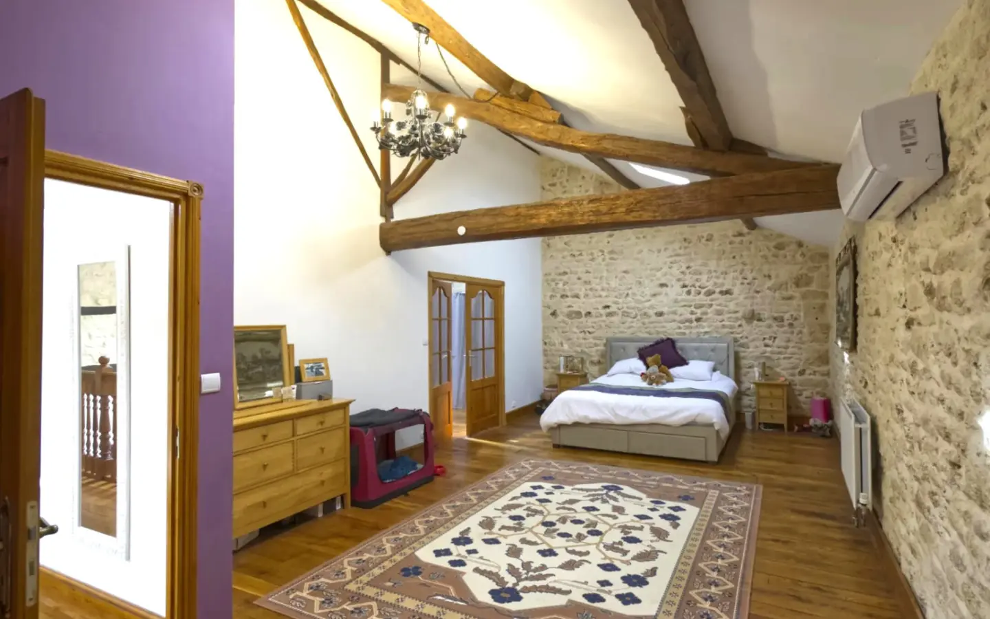 5-bedroom Country House In Lorigne, France (287 M²)