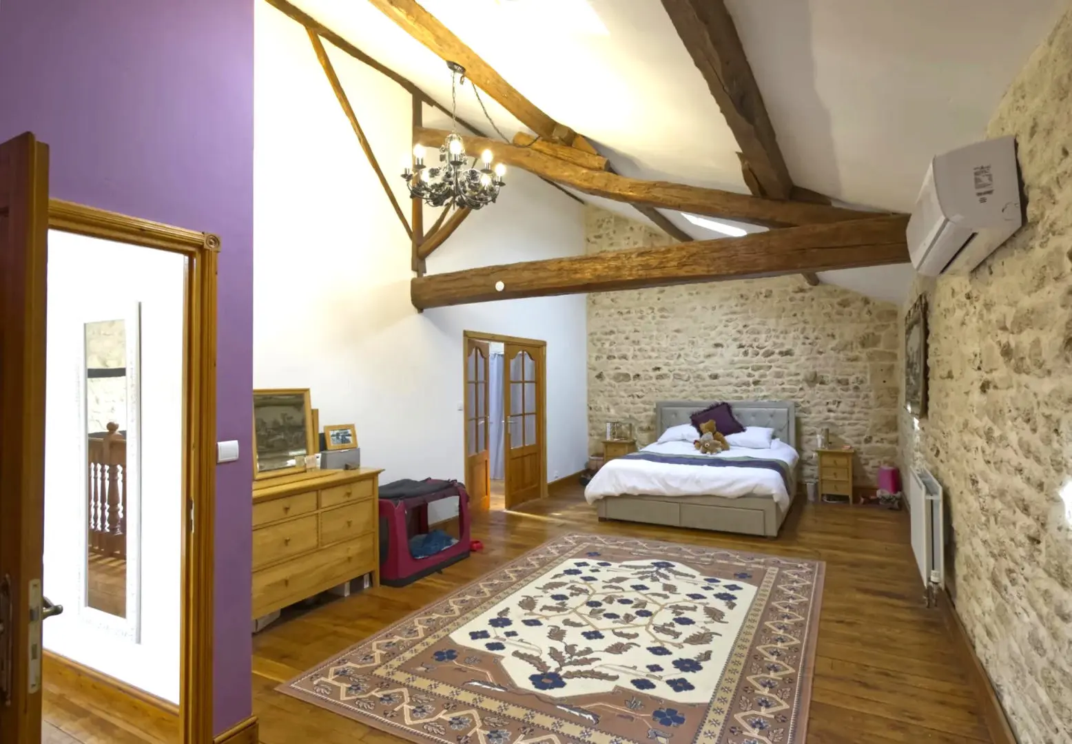 5-bedroom Country House In Lorigne, France (287 M²)
