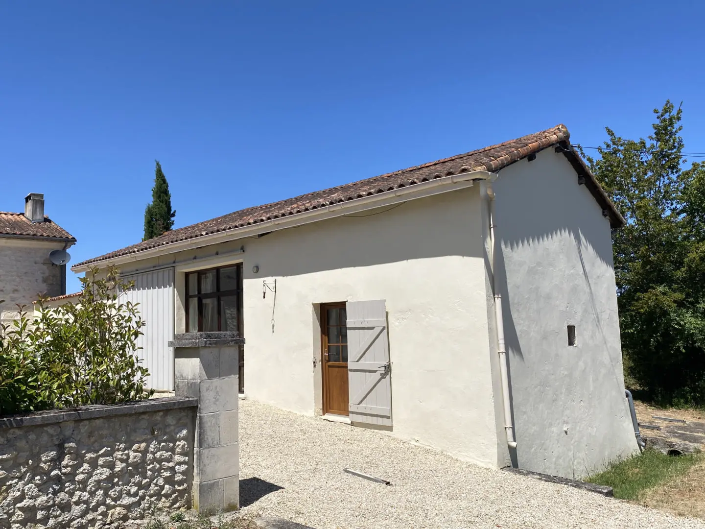 House Of 130 M² With Outbuildings And Land In Les Essards