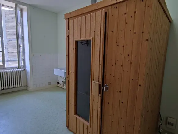 Maison De Maitre Of 7 Bedrooms With Garden, Garage, And River View In Saintes