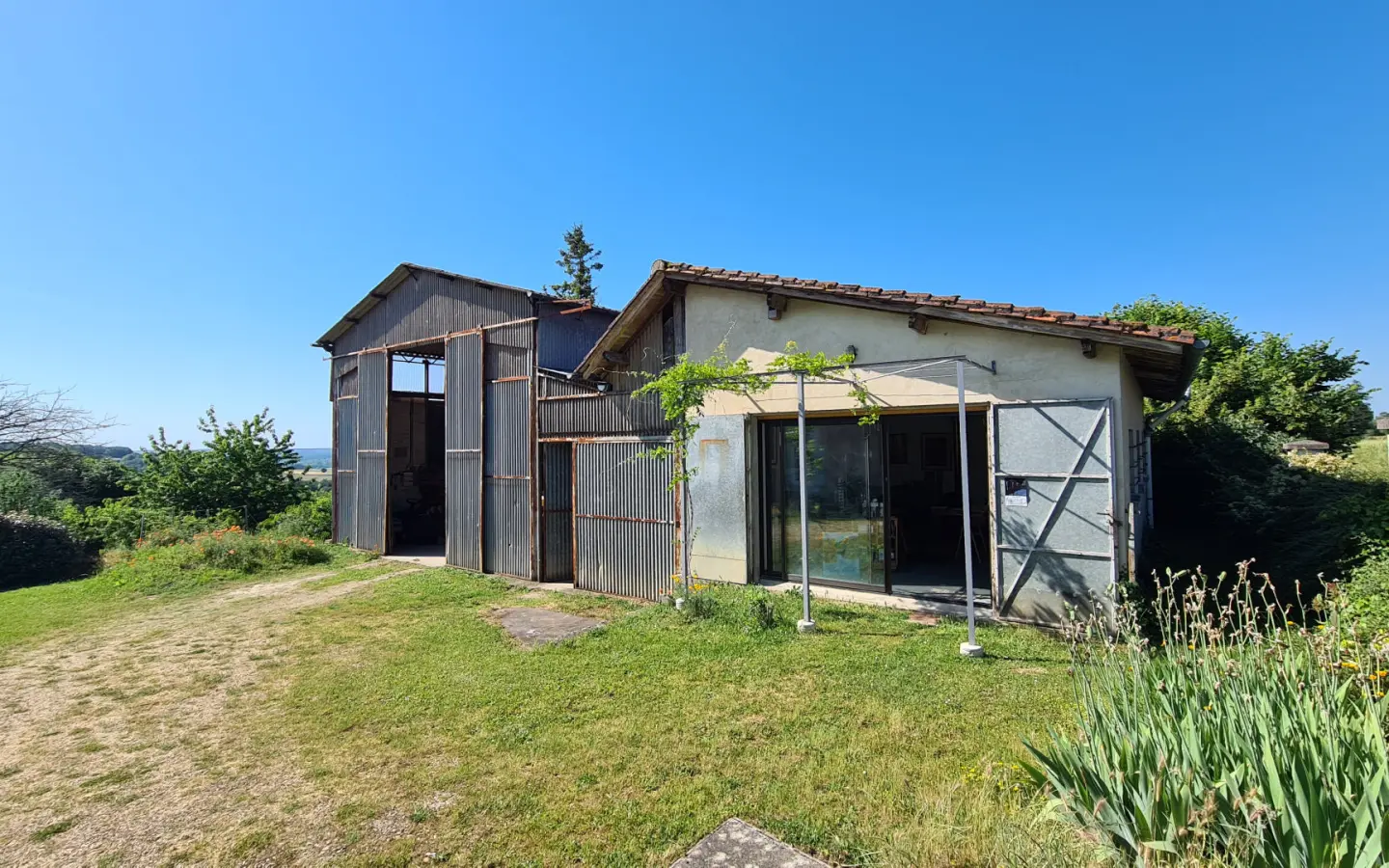 House Of 0 M² With Renovated Features In Village