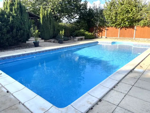 5-bedroom Country House In Lorigne, France (287 M²)