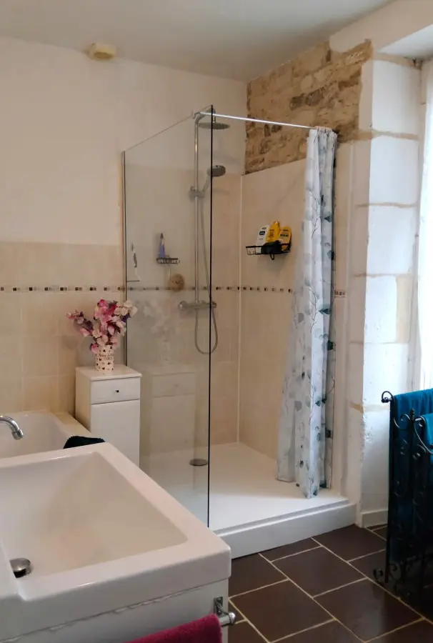 3-bedroom Village House In Lorigne, France (161 M²)