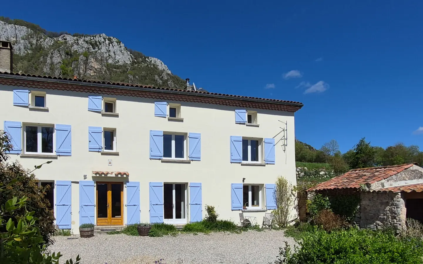 5-bedroom Country House In Soula, France (256 M²)